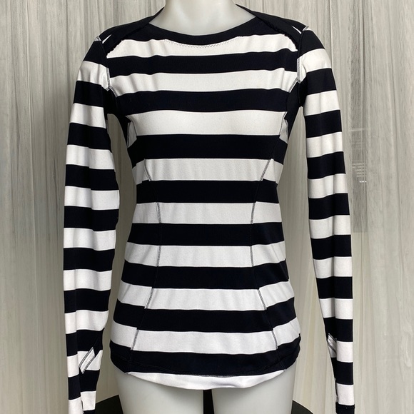 lululemon athletica Tops - Lululemon base runner stripes black& white long sleeves, thumb holes Size 6